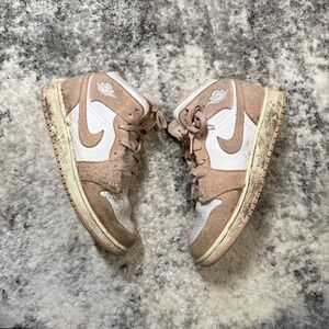 Jordan 1 Mid SE Arctic Orange White Suede GS FN7432-161 Womens 8 Kids 6.5Y